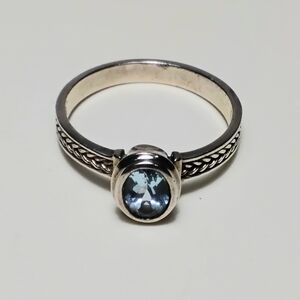 925 Silver Blue Stone Topaz? Arrow Patterened Band Sz 9-3/4